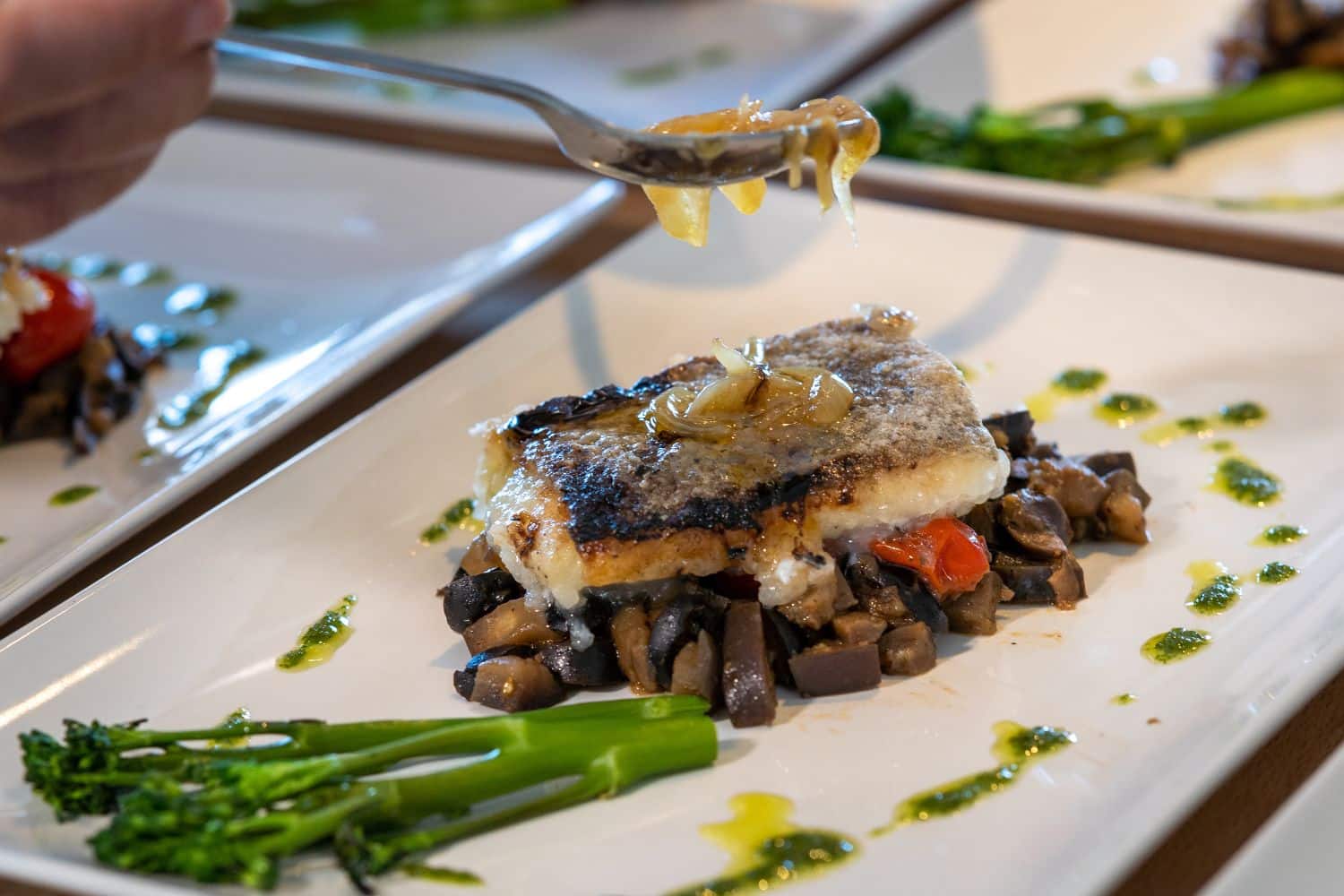 Heerlijk diner die geserveerd worden bij de luxe retreat van Villa Pureza