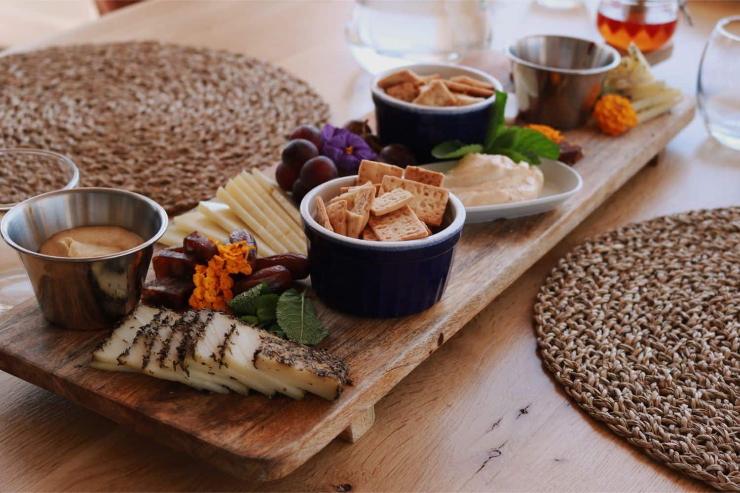 Heerlijke borrelplank die geserveerd worden bij de luxe retreat van Villa Pureza