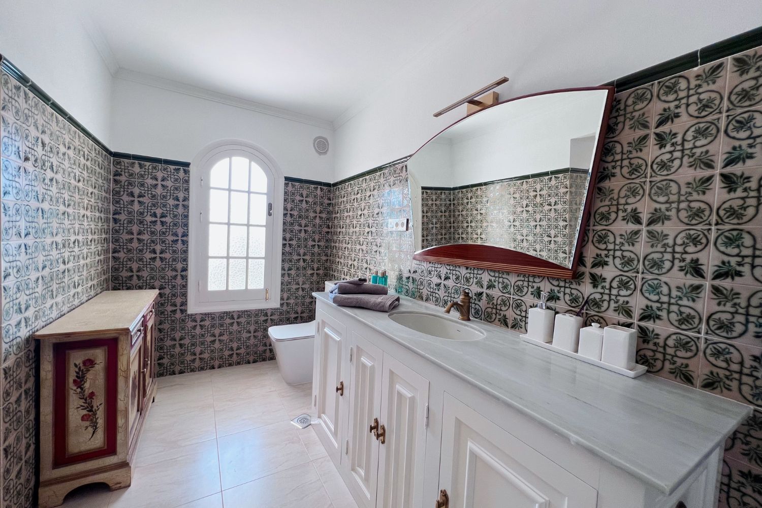 Een van de badkamers van Villa Pureza