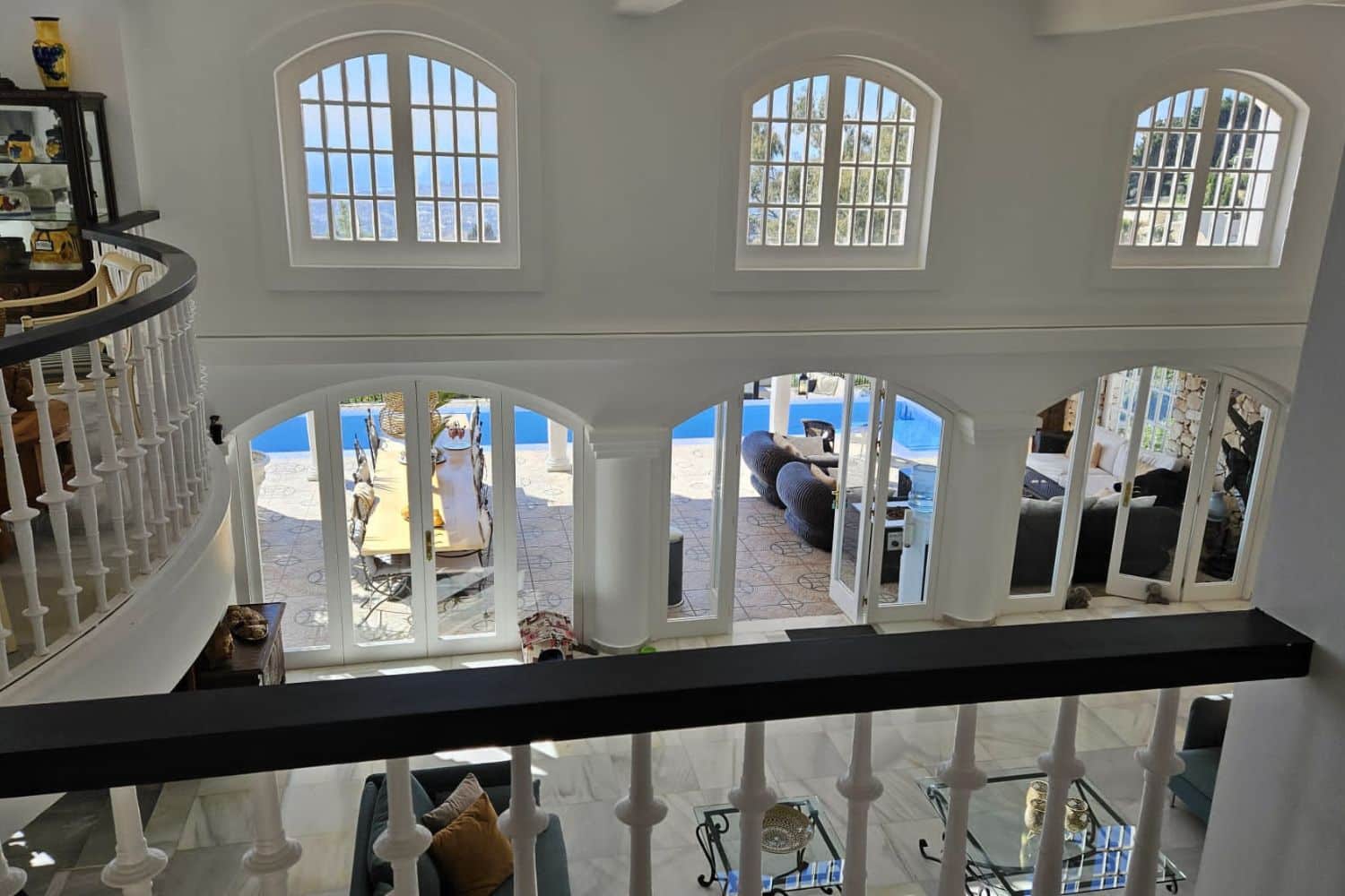 Bovenaanzicht woonkamer Villa Pureza