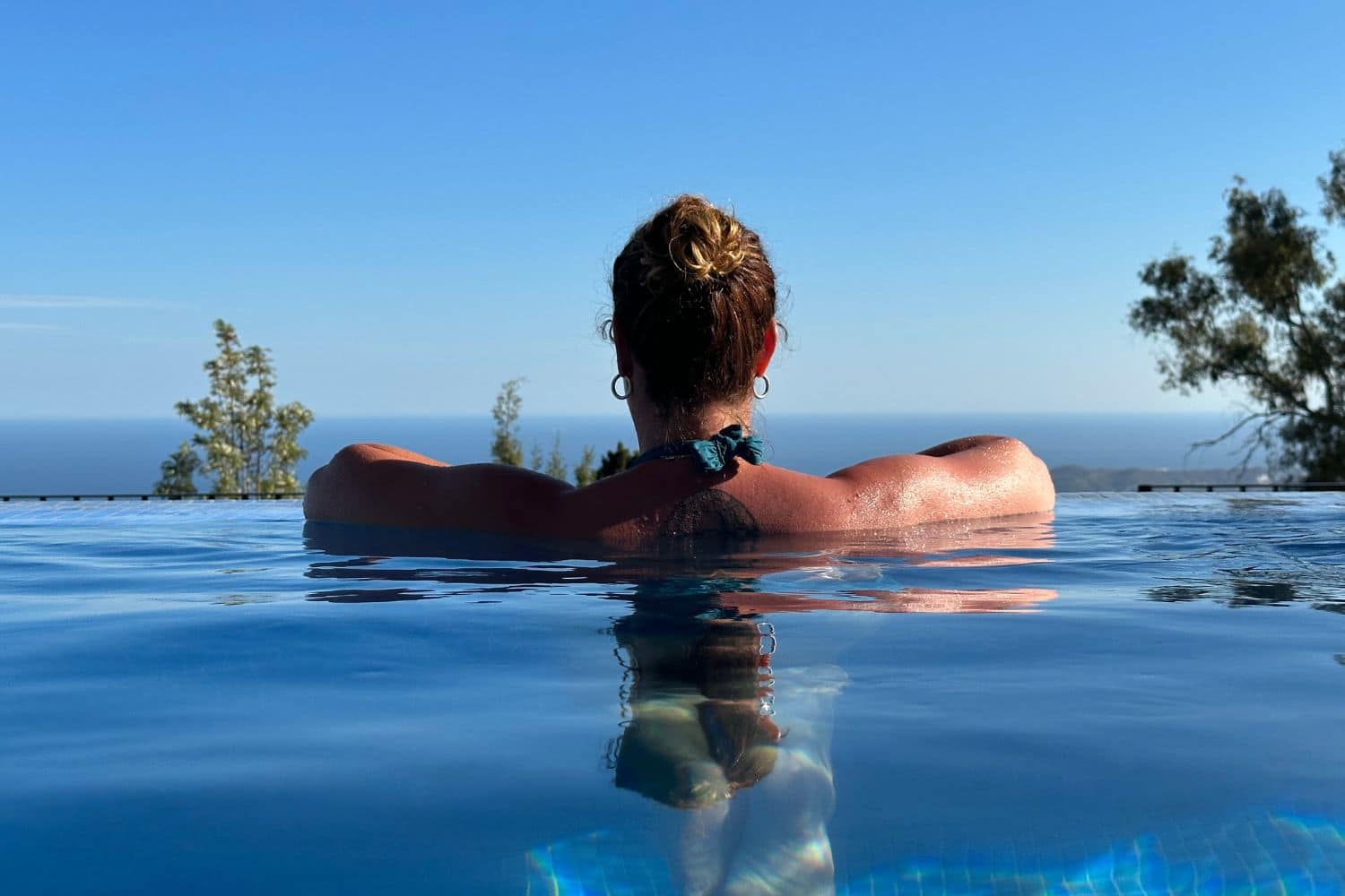 Uitzicht vanuit het zwembad van Villa Pureza